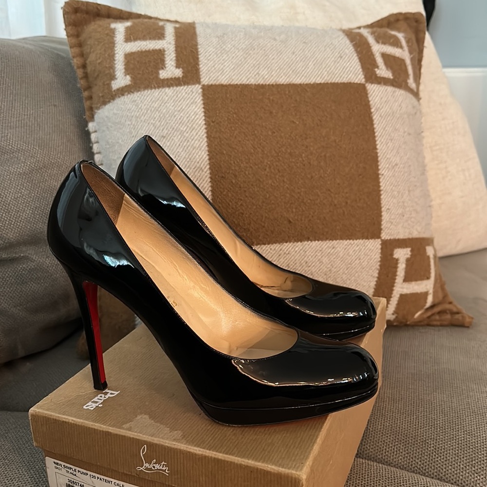 Authentic Christian Louboutin Patent Simple Pump Size 42